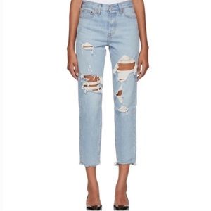 Levi’s wedgie distressed light blue jeans size 24
